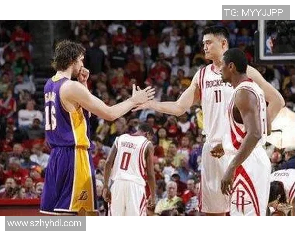 加索尔与姚明的扣篮对决：篮球场上的巨人之舞