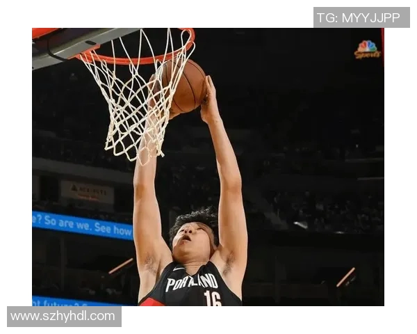 姚明重返赛场展现惊人弹跳力令人惊叹的发福扣篮瞬间