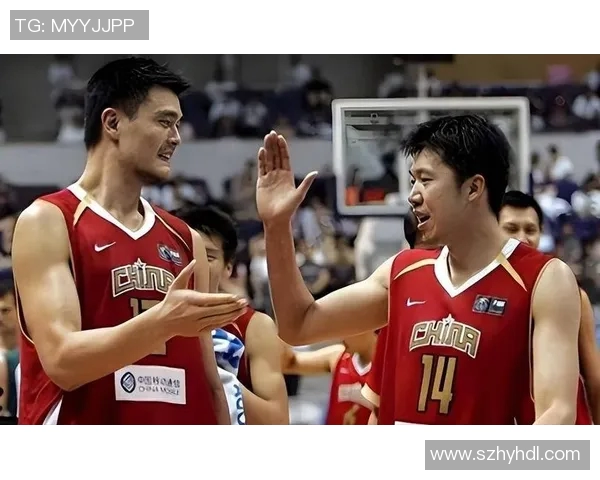 团结一心队员们齐声鼓励姚明勇往直前展现篮球精神