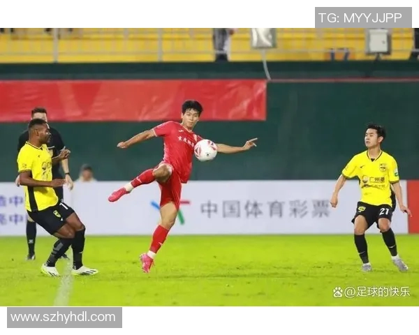 从默默无闻到闪耀赛场天赋不佳的足球明星如何逆袭成功